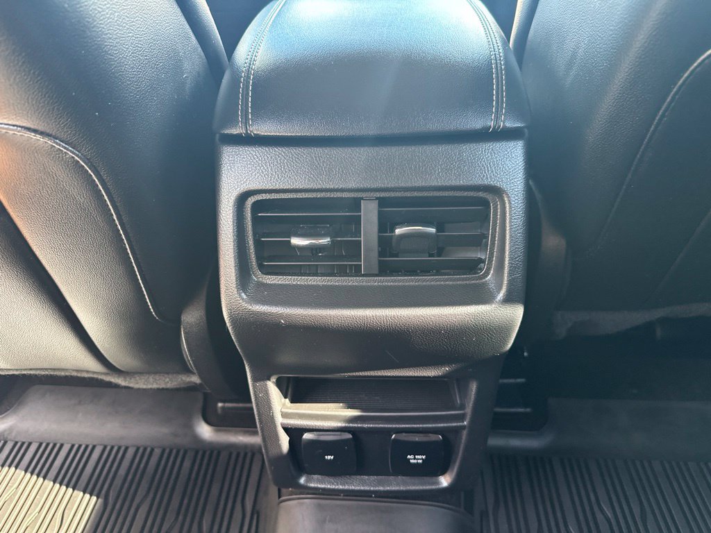 Used 2019 Ford Edge Titanium FWD image 12