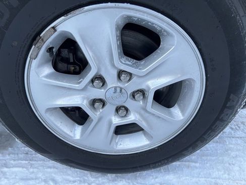 Certified 2016 Jeep Grand Cherokee Laredo w/ Quick Order Package 23E image 8