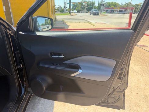 Used 2022 Nissan Kicks SR w/ Premium Package FWD image 16