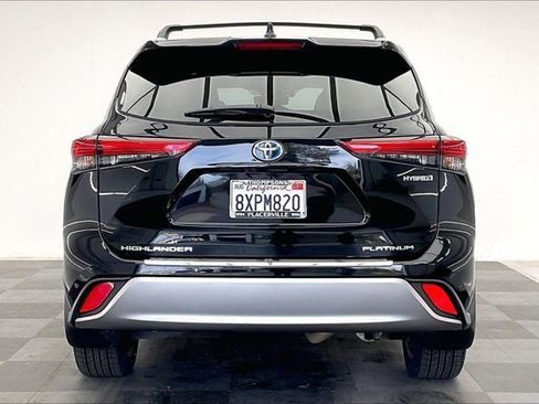 Used 2021 Toyota Highlander Platinum image 3