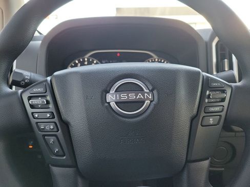Used 2025 Nissan Frontier SV image 14