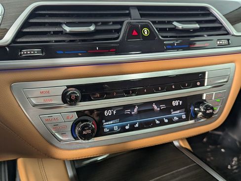 Used 2022 BMW 750i xDrive w/ Executive Package AWD/4WD image 22