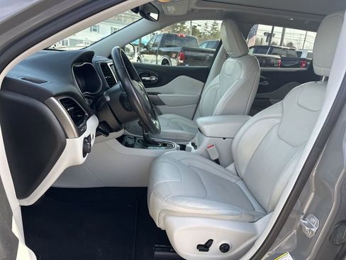 Used 2019 Jeep Cherokee Limited w/ Trailer Tow Group image 11