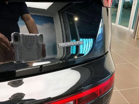 Certified 2024 Audi Q5 2.0T Premium Plus image 9