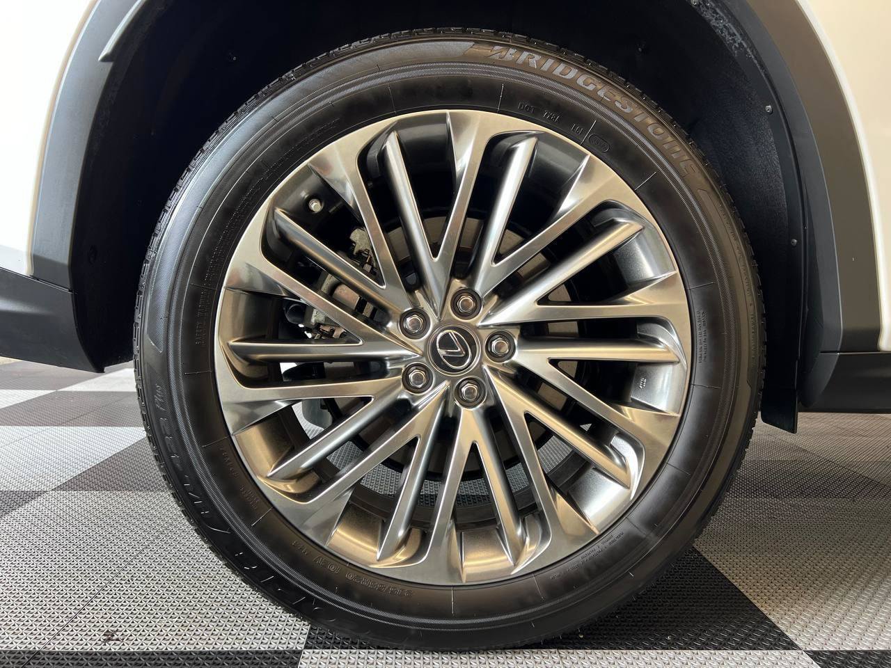 Used 2022 Lexus RX 450h AWD w/ Luxury Package image 34
