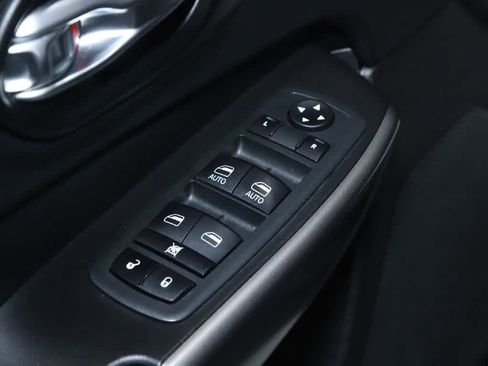 Certified 2021 Jeep Cherokee Latitude Lux w/ Comfort/Convenience Group AWD/4WD image 16