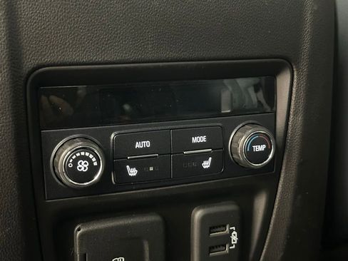 Used 2019 Buick Enclave Premium w/ Experience Buick Package image 28