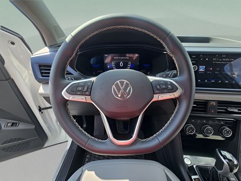 Used 2023 Volkswagen Taos SE w/ Panoramic Sunroof Package FWD image 22