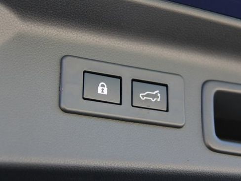 Used 2025 Subaru Forester Sport image 32