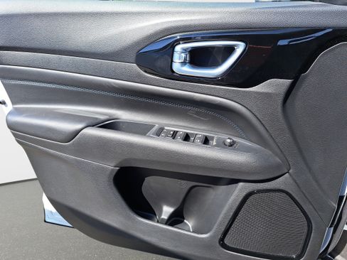 New 2026 Jeep Compass Latitude image 23