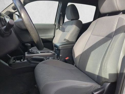 Used 2017 Toyota Tacoma SR5 image 20