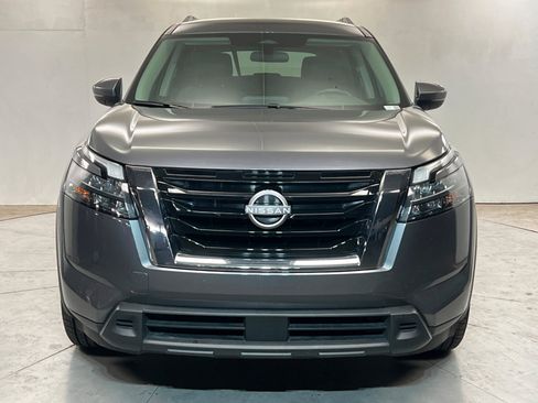 Used 2025 Nissan Pathfinder SV AWD/4WD image 9