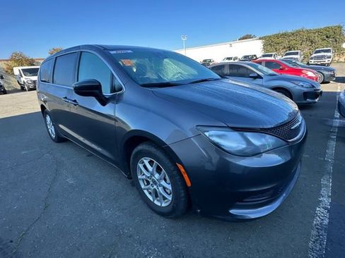 Used 2023 Chrysler Voyager LX image 2