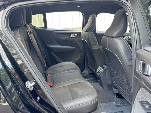 Used 2022 Volvo C40 P8 Recharge Ultimate AWD/4WD image 41