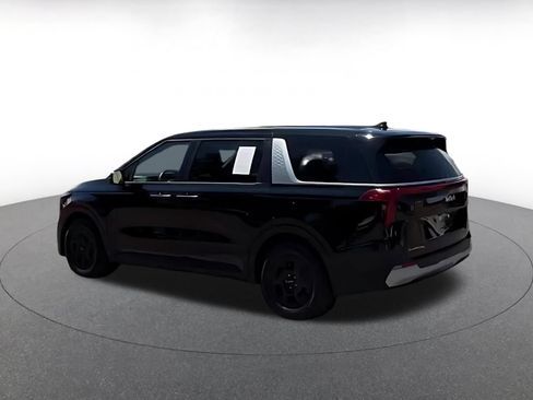 Used 2026 Kia Carnival FWD image 9