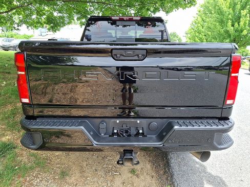 Used 2025 Chevrolet Silverado 2500 High Country w/ High Country Premium Package AWD/4WD image 5