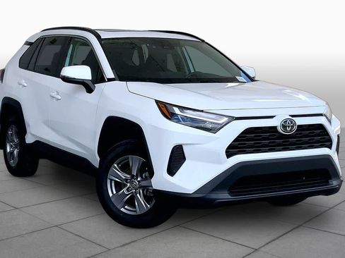 Used 2024 Toyota RAV4 XLE w/ Convenience Package FWD image 4