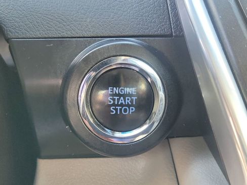 Used 2016 Toyota Camry XLE image 31