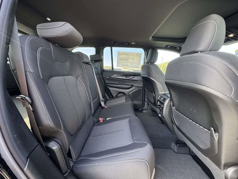 New 2025 Jeep Grand Cherokee Laredo w/ Luxury Tech Group I image 15