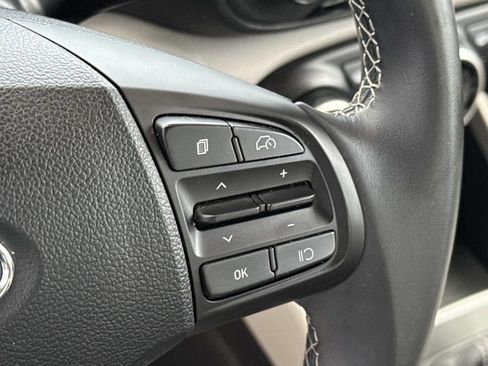 Used 2025 Hyundai Venue SEL FWD image 25