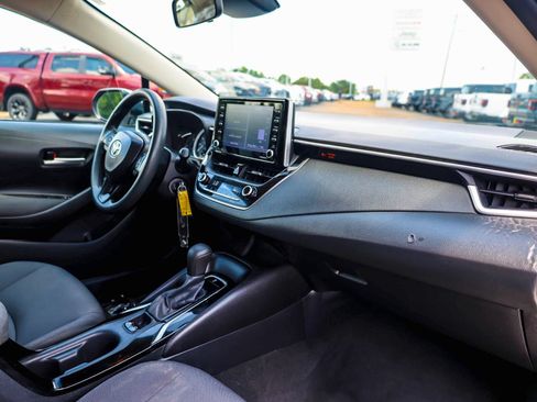 Used 2021 Toyota Corolla LE FWD image 11