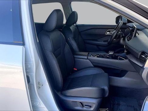 Certified 2025 Nissan Rogue Platinum AWD/4WD image 9