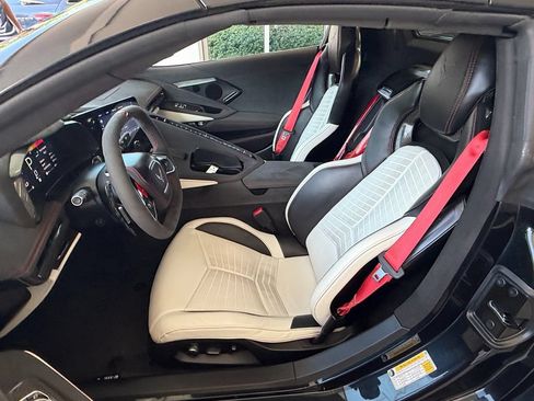 Used 2023 Chevrolet Corvette Stingray Premium Conv w/ Z51 Performance Package RWD image 11