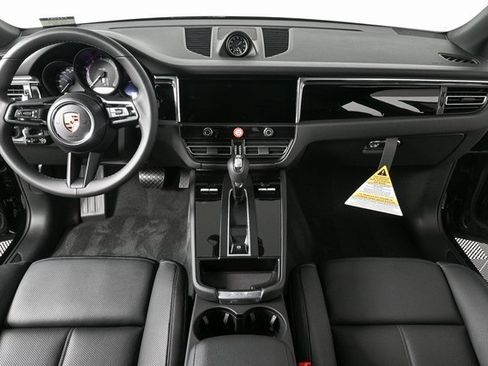 Used 2025 Porsche Macan image 19
