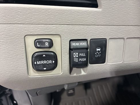 Used 2011 Toyota Sienna XLE image 15