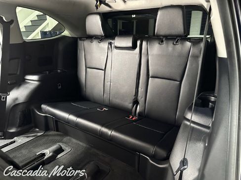 Used 2020 Toyota Highlander XLE AWD/4WD image 9