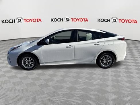 Used 2018 Toyota Prius Two image 4