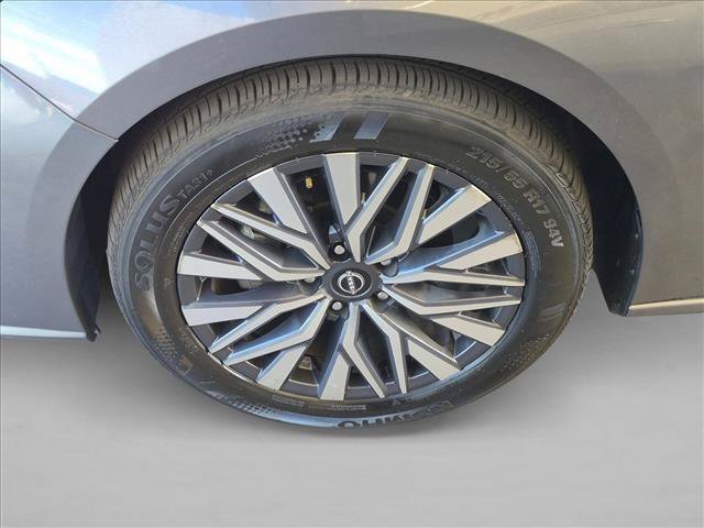 Used 2025 Nissan Altima 2.5 SV FWD image 29