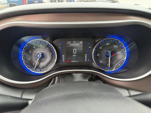 Used 2020 Chrysler Voyager L FWD image 24