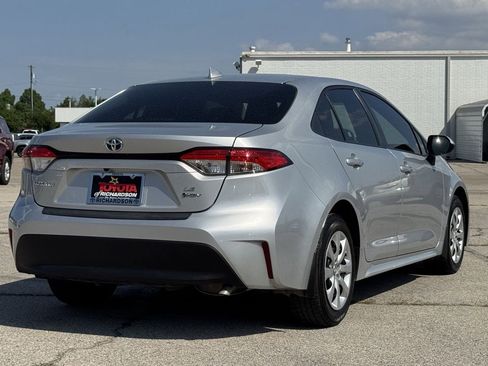 Used 2025 Toyota Corolla LE FWD image 4
