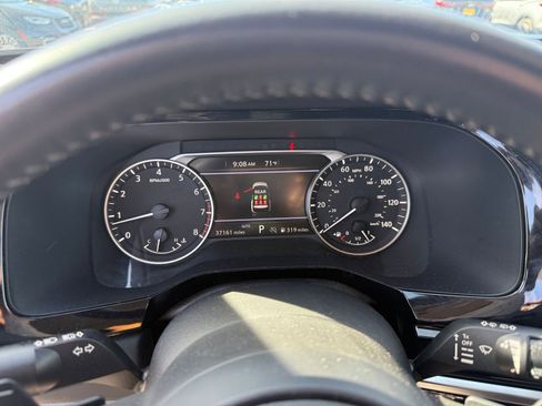 Used 2025 Nissan Pathfinder SV AWD/4WD image 42