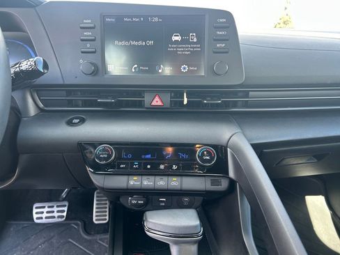 Used 2025 Hyundai Elantra Sport FWD image 22