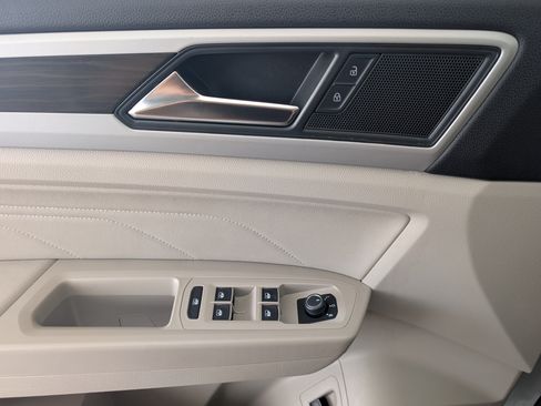 Used 2021 Volkswagen Atlas SE w/ Panoramic Sunroof Package FWD image 16