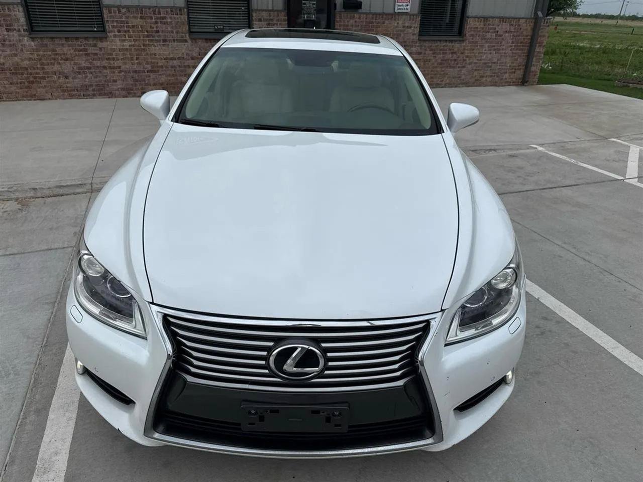 Used 2013 Lexus LS 460 w/ Comfort Pkg RWD image 6