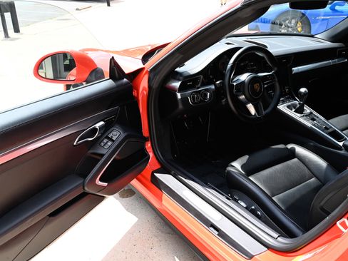 Used 2019 Porsche 911 Cabriolet image 15