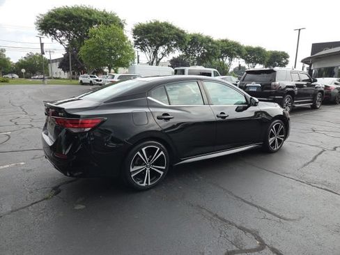 Used 2021 Nissan Sentra SR w/ SR Premium Package FWD image 2