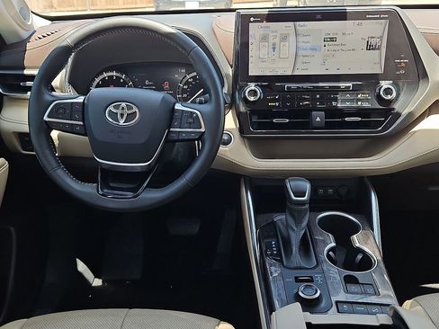 Used 2021 Toyota Highlander Limited AWD/4WD image 18