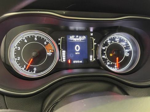Used 2021 Jeep Cherokee Latitude FWD image 19