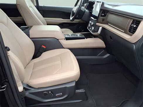 Used 2023 Ford Expedition Max Limited image 21