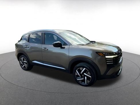 Used 2026 Nissan Kicks SV w/ Cold Weather Package FWD image 2