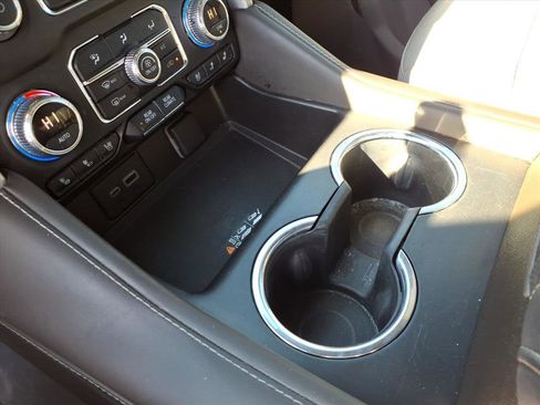 Used 2023 GMC Yukon XL SLT w/ SLT Premium Package image 16