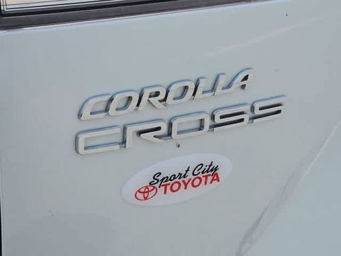 Used 2025 Toyota Corolla Cross L FWD image 11
