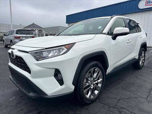 Used 2019 Toyota RAV4 XLE Premium image 7