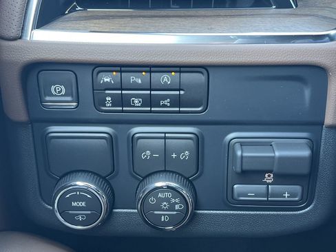 New 2026 Chevrolet Suburban High Country image 12