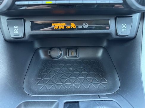 Used 2022 Toyota RAV4 XLE image 24