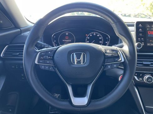 Used 2018 Honda Accord Touring image 16
